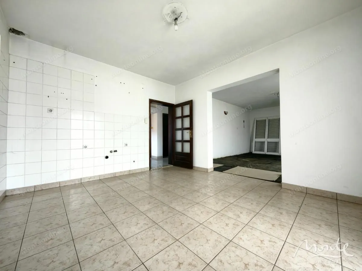 Prodaja, kuća, 385m², Donja Gorica, Podgorica