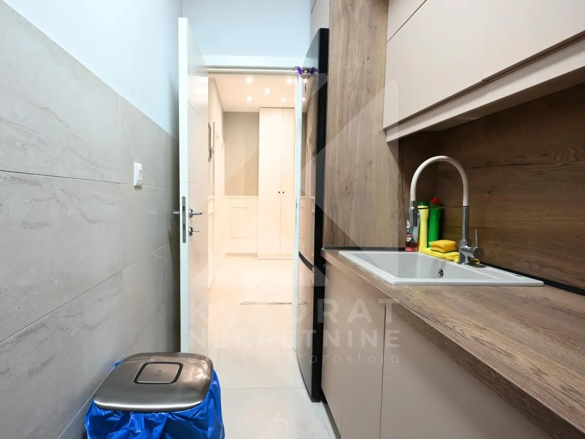 Izdavanje, dvosoban stan, 66m², Centar, Podgorica