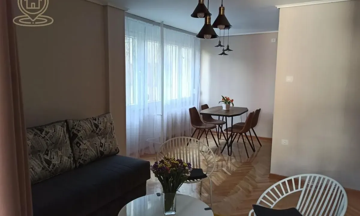 Izdavanje, dvosoban stan, 52m², Bulevar, Niš
