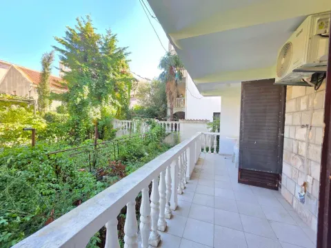 Spacious covered balcony with a view of the green courtyard. - image 9