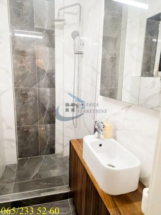 Izdavanje, poslovni prostor, 180m², Savski Venac, Beograd