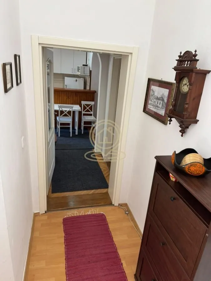 Izdavanje, trosoban stan, 75m², Savski Venac, Beograd