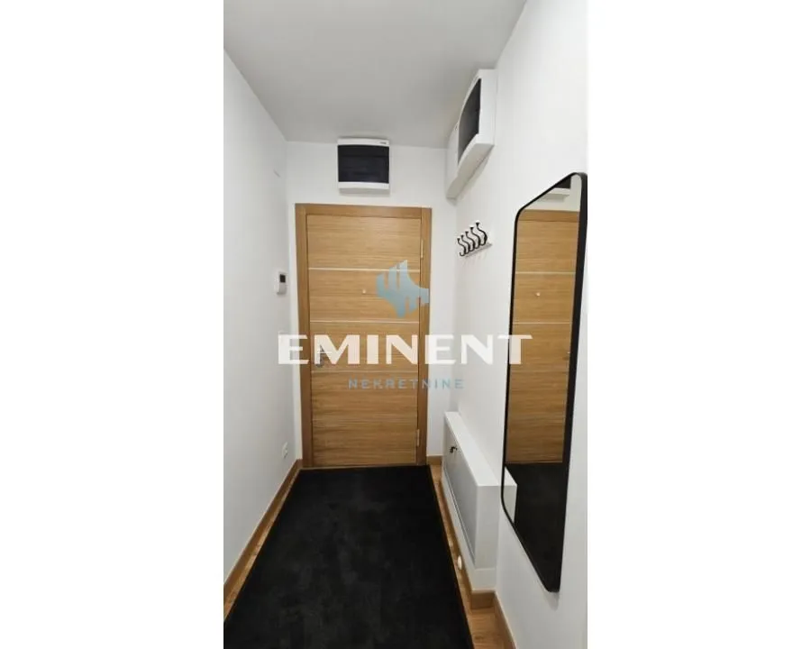 Izdavanje, četvorosoban stan, 107m², Novi Beograd Blok 65, Novi Beograd Sve Podlokacije
