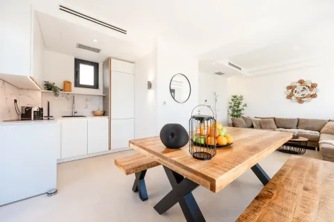 Izdavanje, kuća, 141m², Blizikuće, Budva - image 5