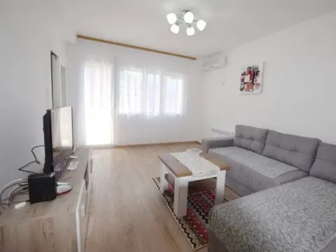 Izdavanje, jednosoban stan, 53m², Centar, Tivat - image 4