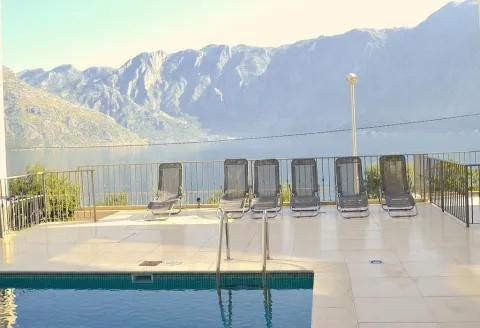 Prodaja, trosoban stan, 107m², Prčanj, Kotor - image 9