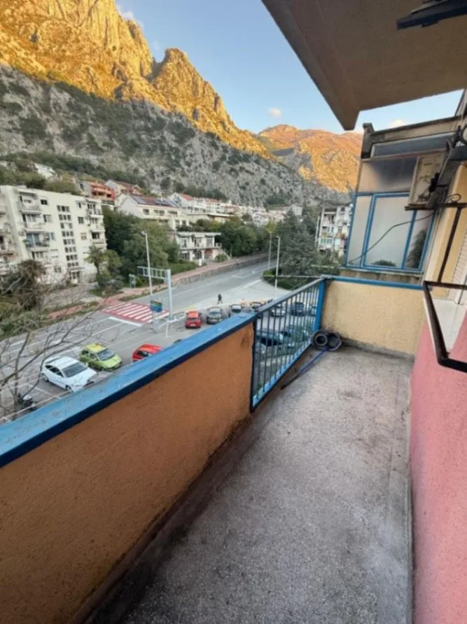 Prodaja, dvosoban stan, 60m², Dobrota, Kotor