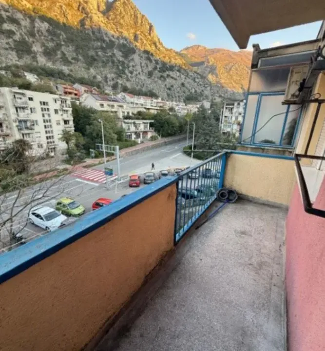 Prodaja, dvosoban stan, 60m², Dobrota, Kotor