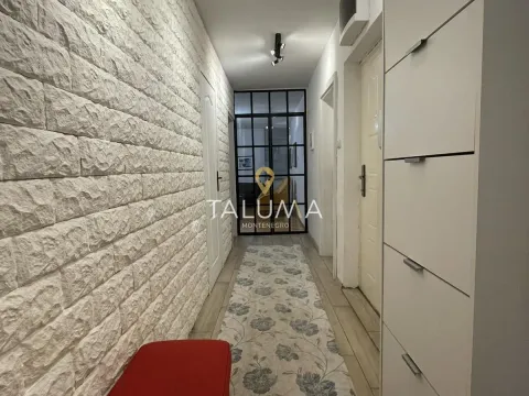 Izdavanje, trosoban stan, 100m², Blok 5, Podgorica - image 8