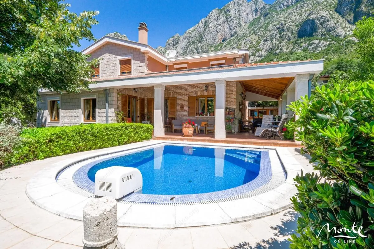 Prodaja, kuća, 305m², Orahovac, Kotor