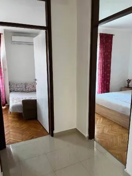 Rent, two bedroom apartment, 45m², Sutomore, Bar - image 5
