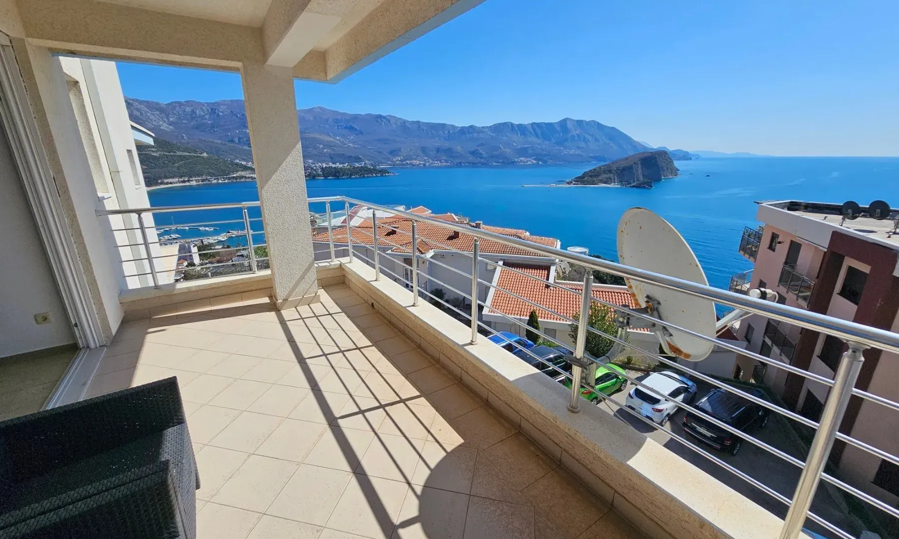 Izdavanje, jednosoban stan, 64m², Budva, Crna Gora