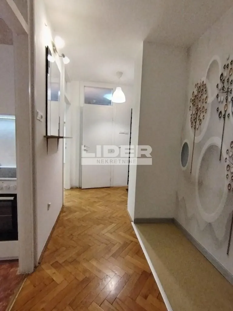 Rent, office space, 53m², Kalenić Pijaca, Vračar Sve Podlokacije