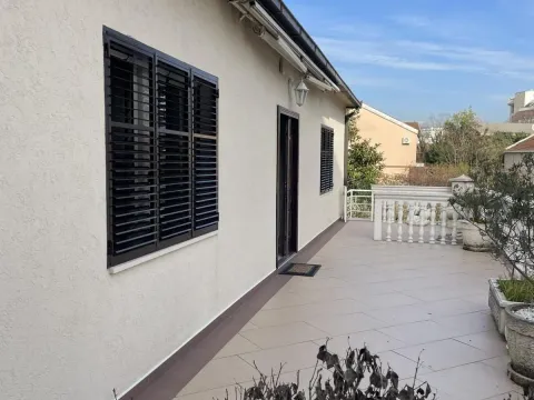 Rent, one bedroom apartment, 150m², Momišići, Podgorica - image 1