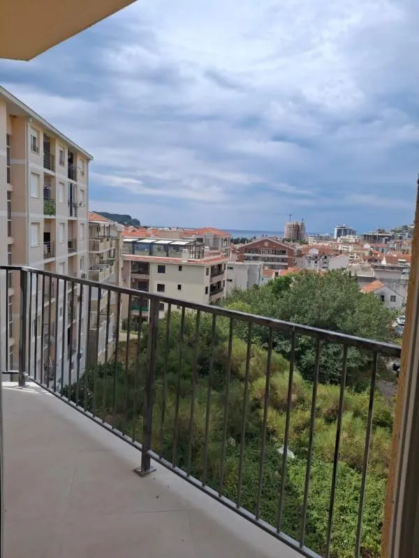 Prodaja, jednosoban stan, 38m², Lazi, Budva