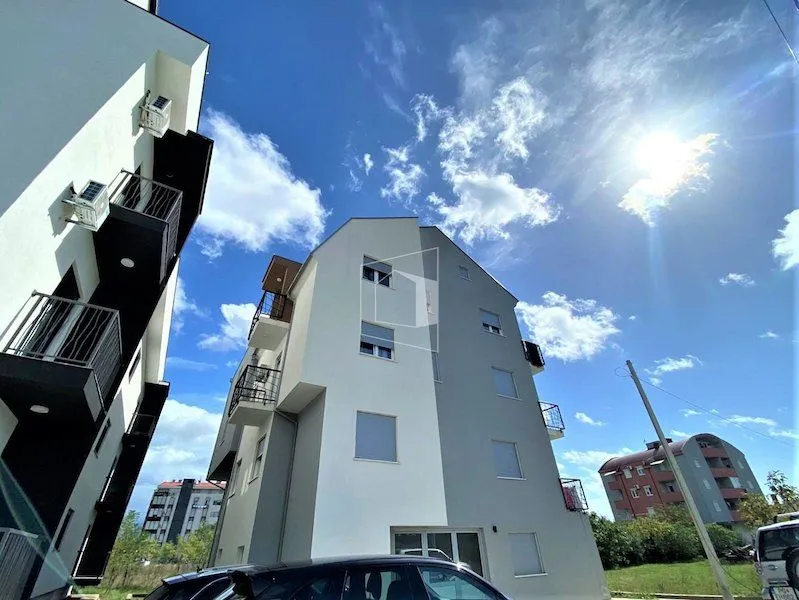 Rent, apartment, 100m², 1 maj, Podgorica