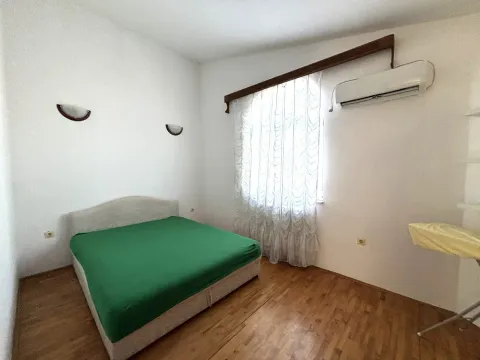 Rent, house, 300m², Zagorič, Podgorica - image 11