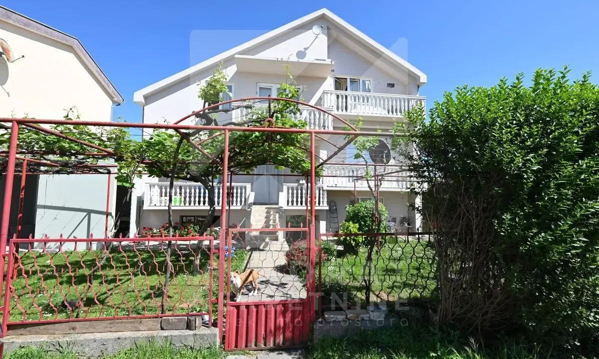Prodaja, kuća, 370m², Stari Aerodrom, Podgorica