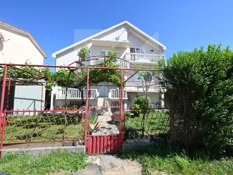 Prodaja, kuća, 370m², Stari Aerodrom, Podgorica