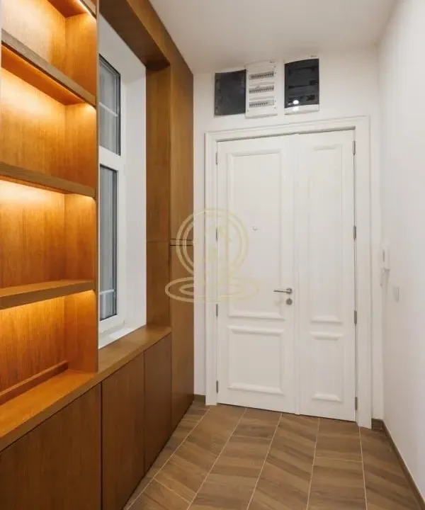 Izdavanje, poslovni prostor, 120m², Stari Grad, Beograd