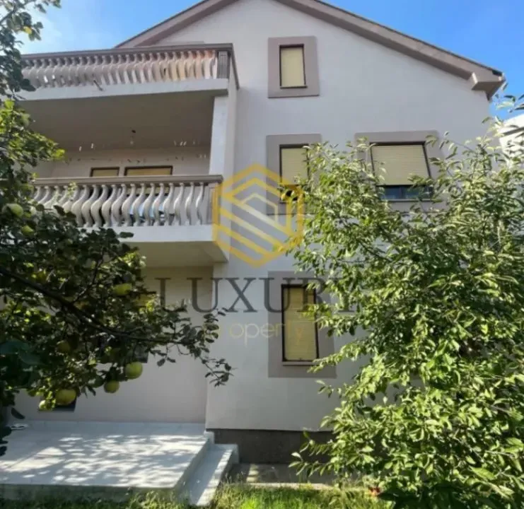 Sale, house, 300m², Stari Aerodrom, Podgorica