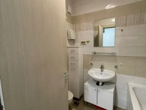 Prodaja, jednosoban stan, 43m², Stari Aerodrom, Podgorica - image 3
