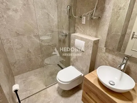 Izdavanje, četvorosoban stan, 135m², Savski Venac, Beograd - image 12