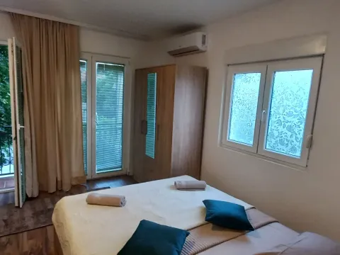 Rent, one bedroom apartment, 35m², Centar, Cetinje - image 11