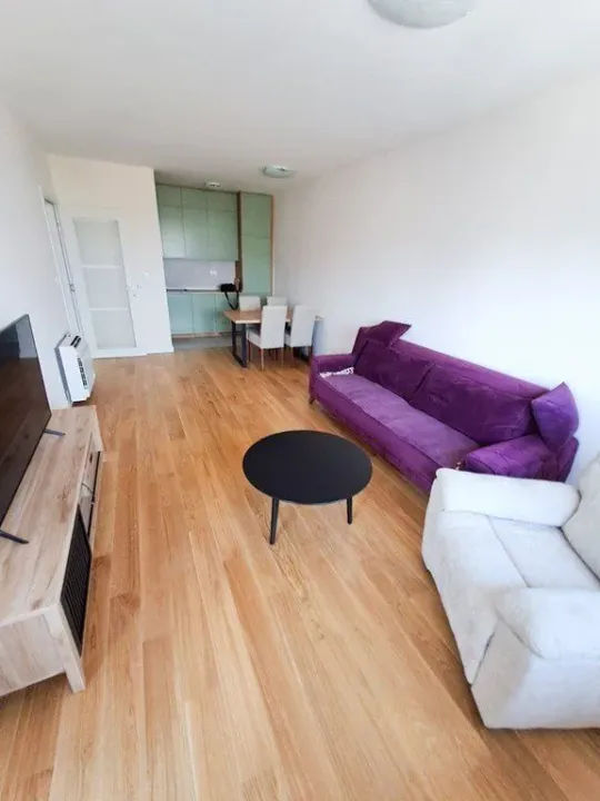 Izdavanje, dvosoban stan, 72m², Central Point, Podgorica