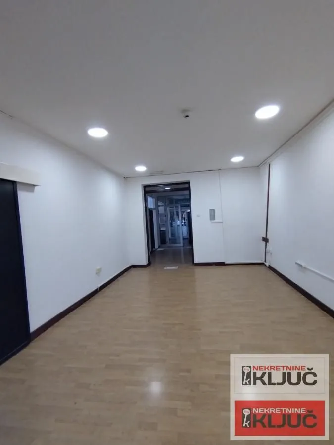 Rent, office space, 350m², Centar, Novi Sad