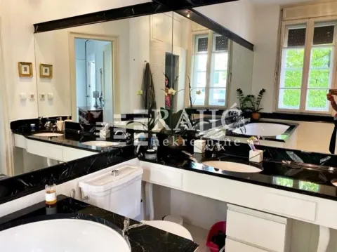 Spacious bathroom with double vanity and large mirror. - image 4