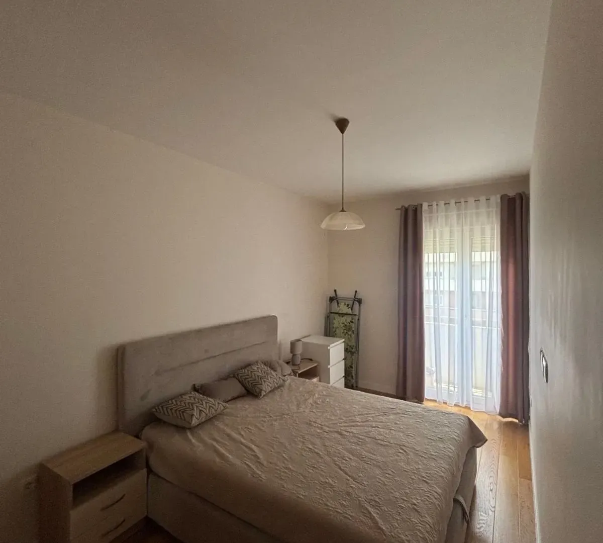 Izdavanje, jednosoban stan, 43m², Central Point, Podgorica