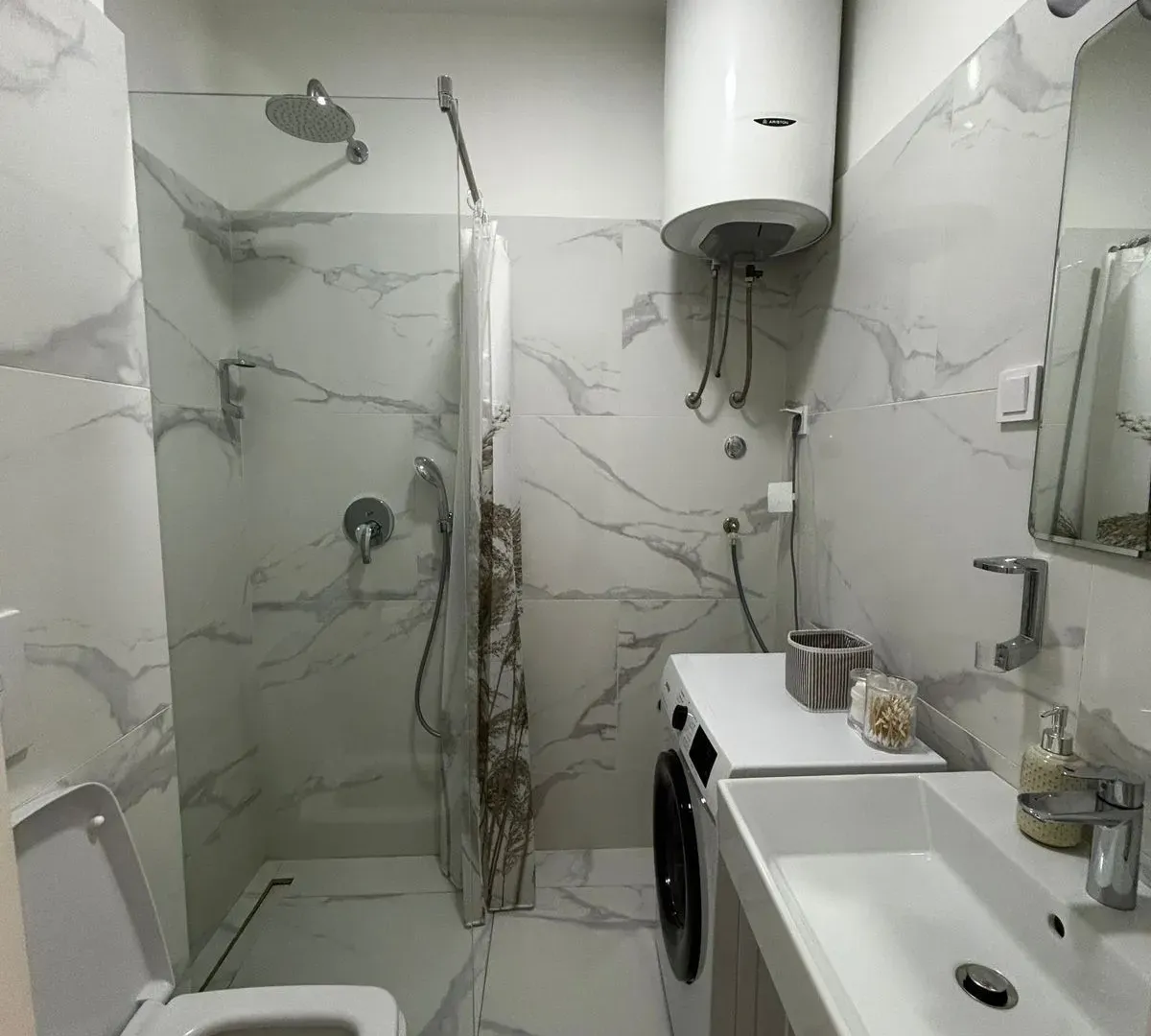 Izdavanje, garsonjera, 28m², Pržno, Budva