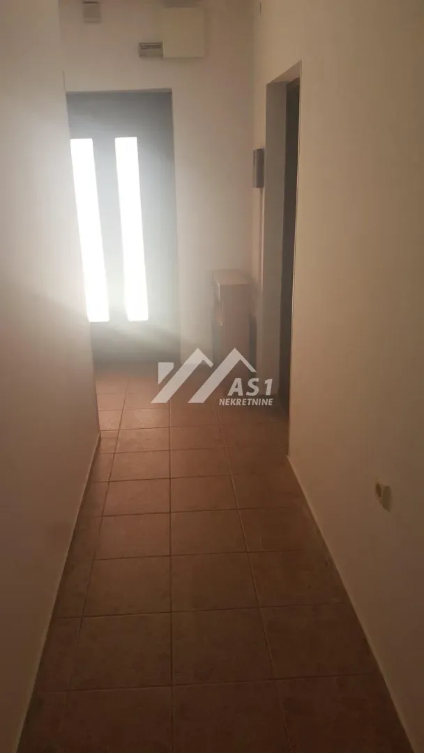 Izdavanje, kuća, 200m², Vidovdansko naselje, Novi Sad Sve Podlokacije