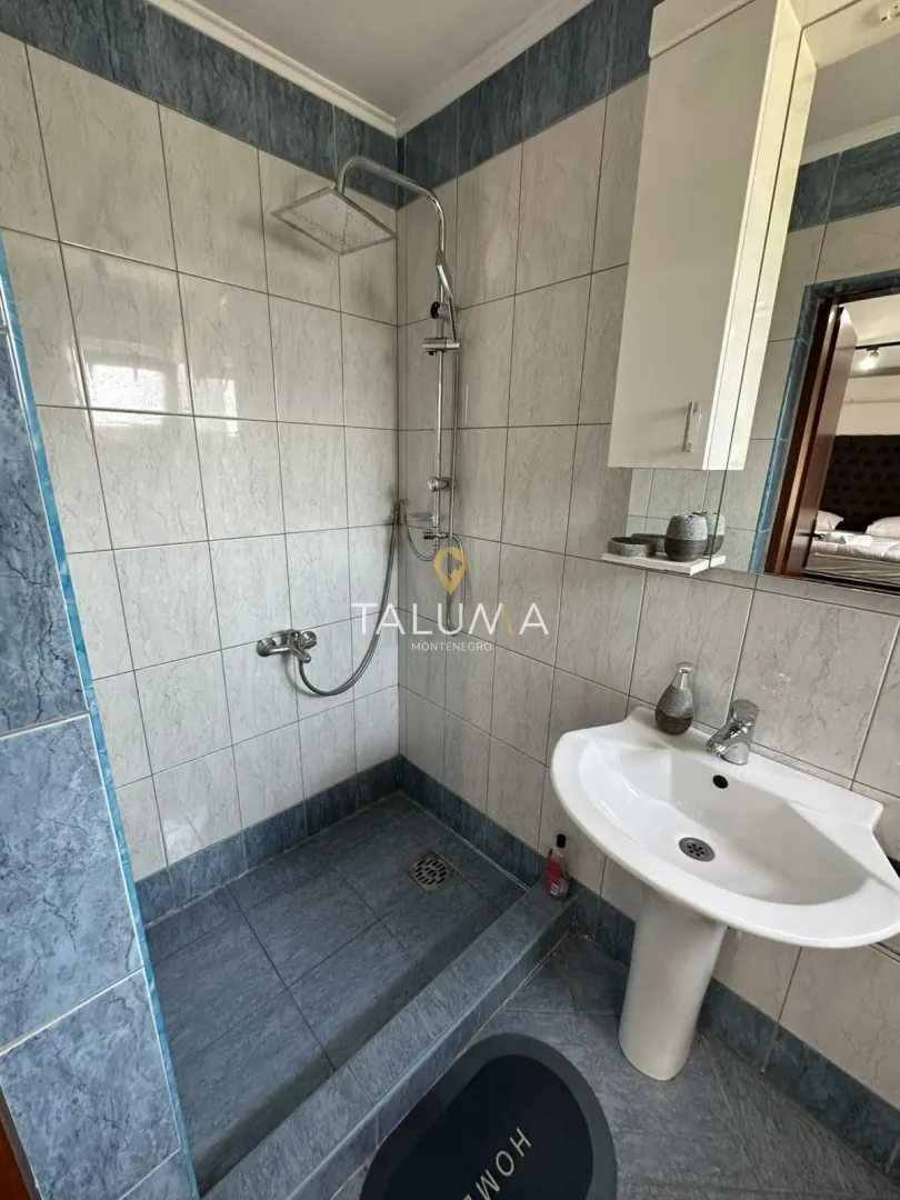 Izdavanje, stan, 200m², Gornja Gorica, Podgorica