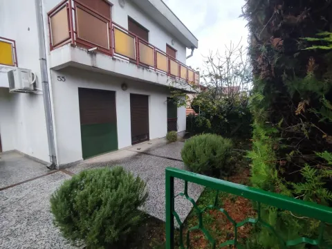 Izdavanje, kuća, 200m², Zagorič, Podgorica - image 1