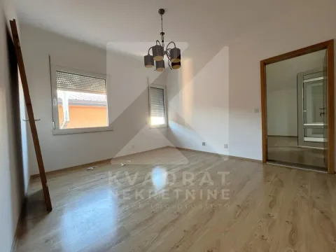 Rent, house, 500m², Stari Aerodrom, Podgorica - image 22