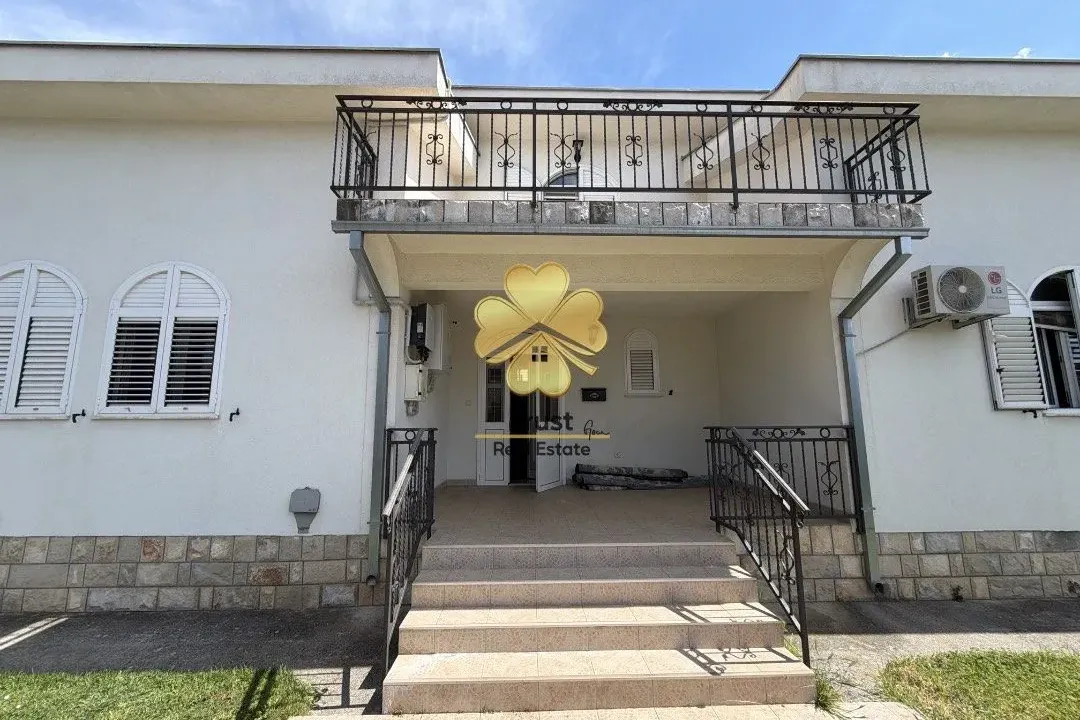 Rent, house, 400m², Zlatica, Podgorica