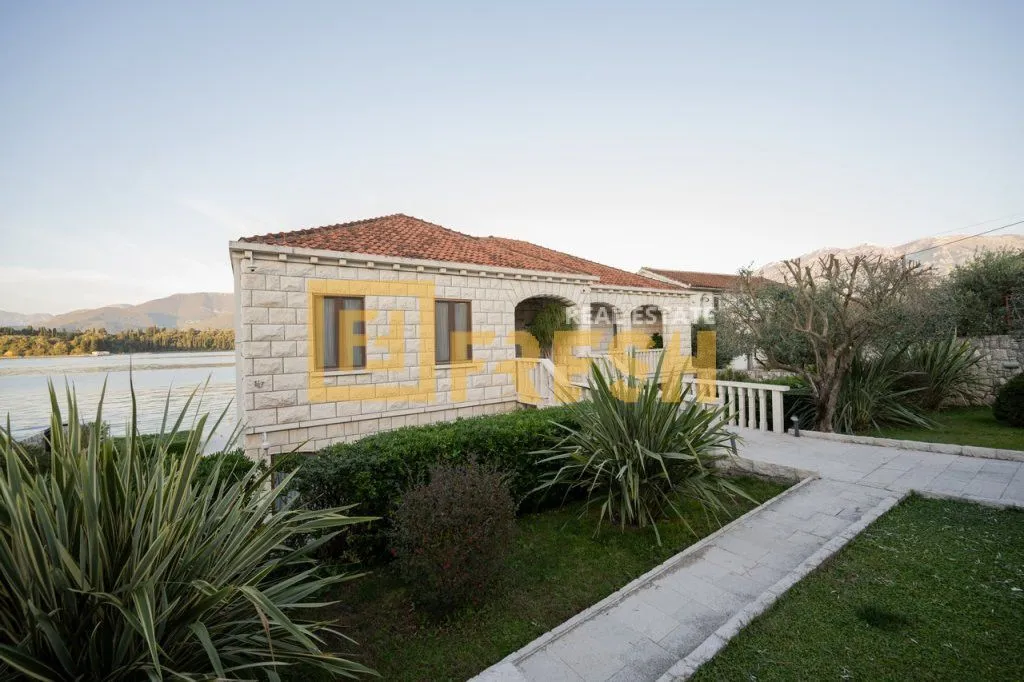 Prodaja, kuća, 300m², Tivat, Crna Gora