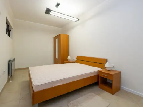 Izdavanje, jednosoban stan, 70m², Gorica C, Podgorica - image 4