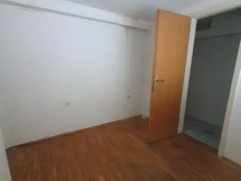 Izdavanje, poslovni prostor, 38m², Grbavica, Novi Sad Sve Podlokacije - image 6