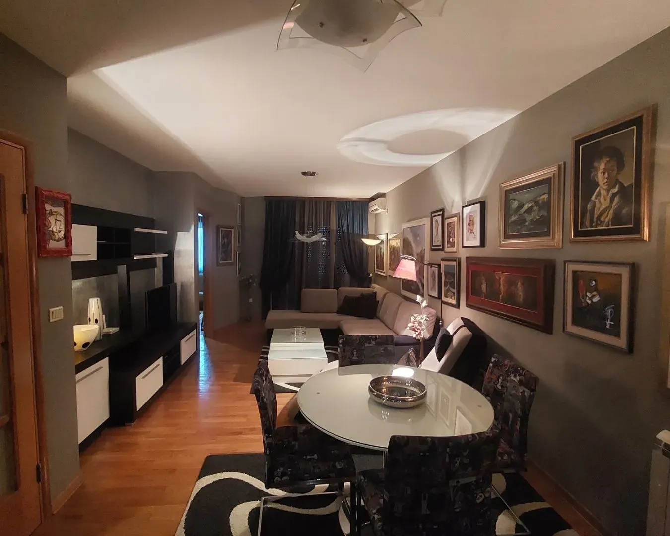 Izdavanje, trosoban stan, 105m², Preko Morače, Podgorica