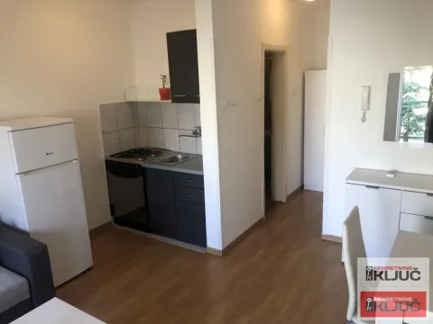Izdavanje, garsonjera, 28m², Socijalno, Novi Sad Sve Podlokacije - image 6