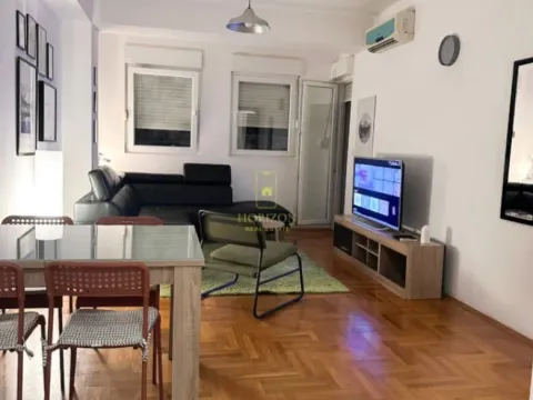 Izdavanje, jednosoban stan, 52m², City Kvart, Podgorica - image 1