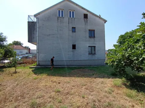 Sale, house, 300m², Tološi, Podgorica - image 2