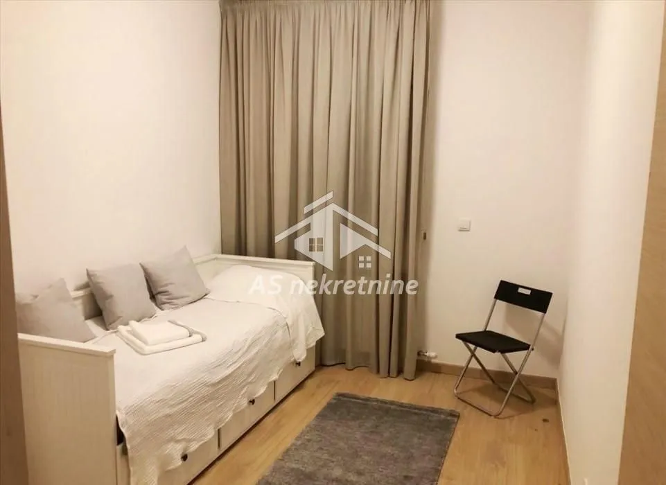 Izdavanje, trosoban stan, 68m², Vračar Sve Podlokacije, Beograd