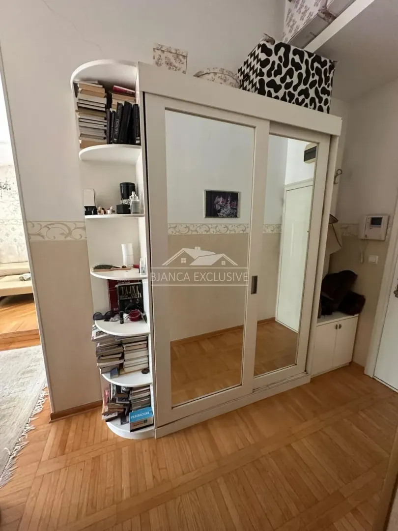 Prodaja, dvosoban stan, 78m², Đeram Pijaca, Beograd