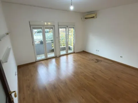 Izdavanje, dvosoban stan, 74m², Donja Gorica, Podgorica - image 2