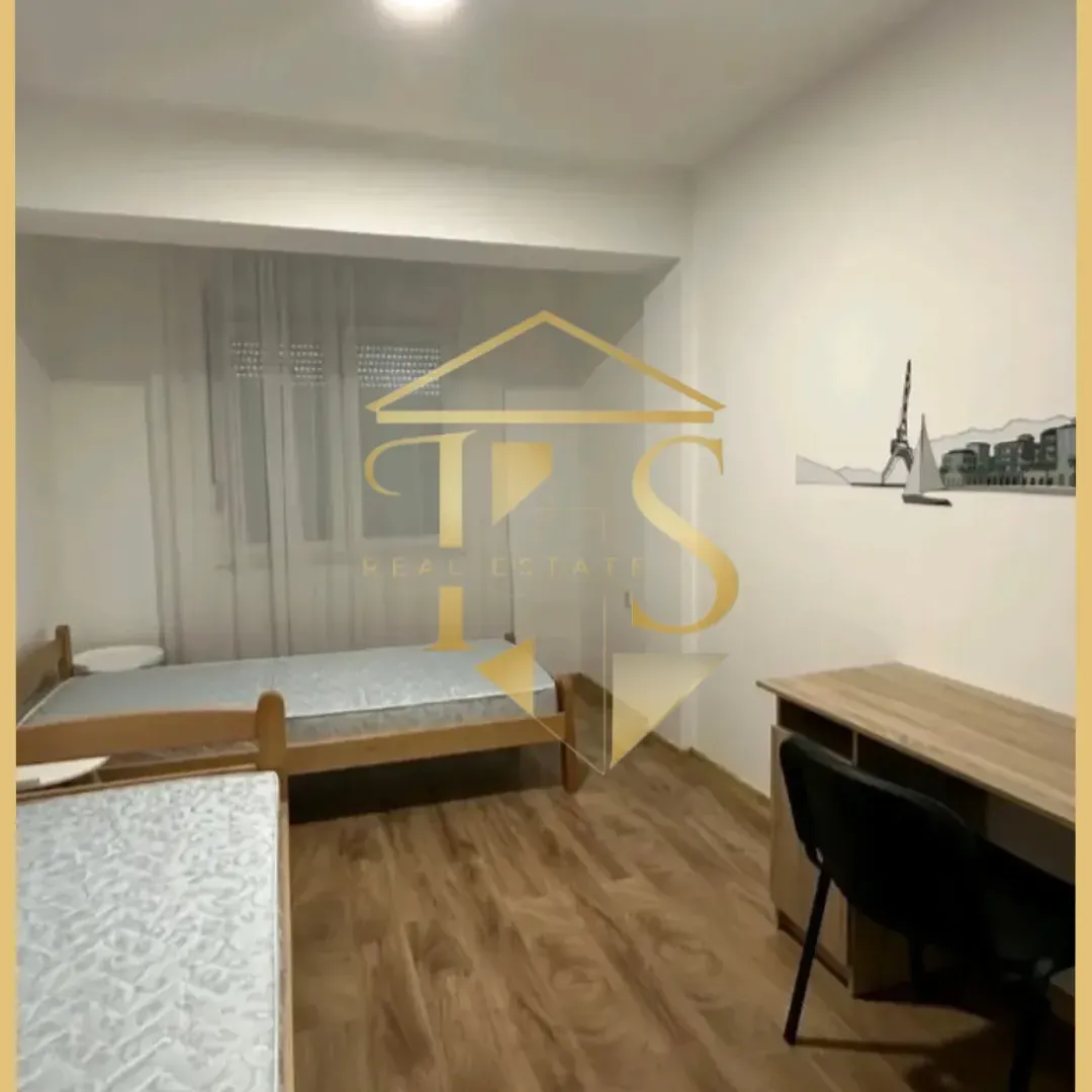 Izdavanje, dvosoban stan, 63m², Centar, Tivat
