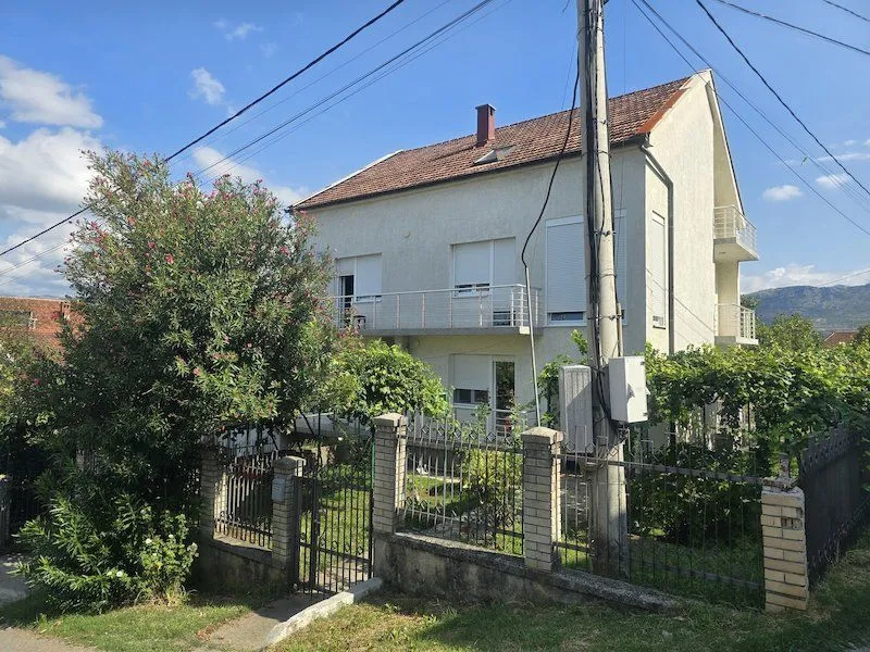 Prodaja, kuća, 300m², Zagorič, Podgorica